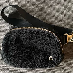 Lululemon Everywhere Belt Bag (EBB) *Fleece